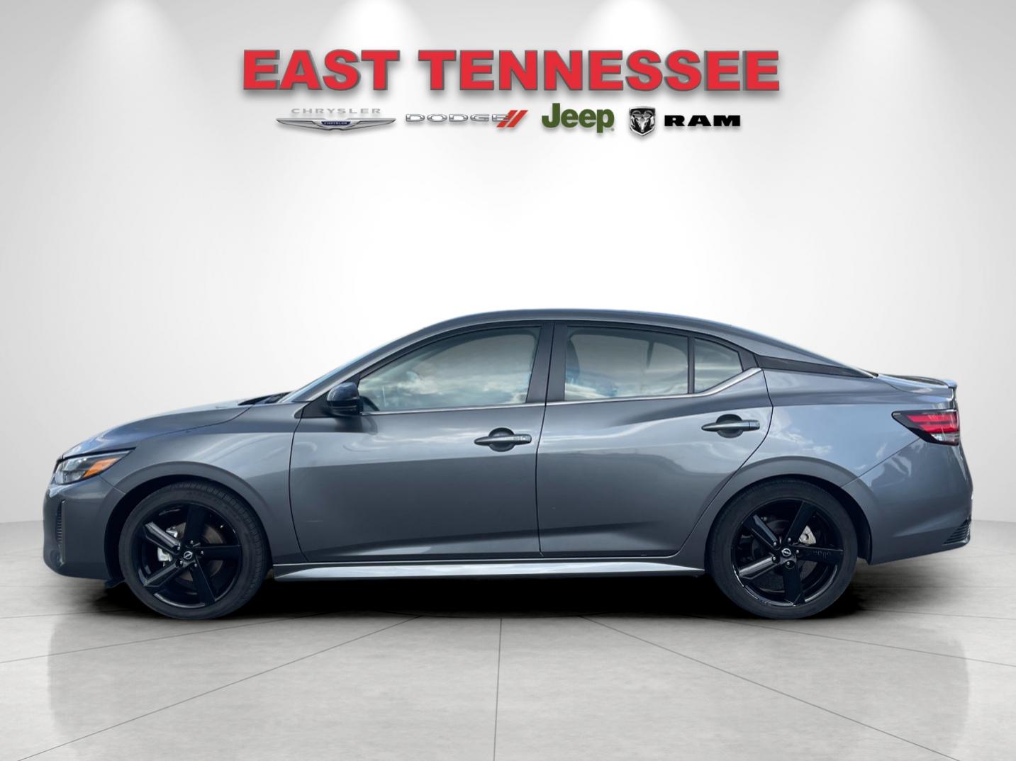 Used 2025 Gray Nissan SR image 6
