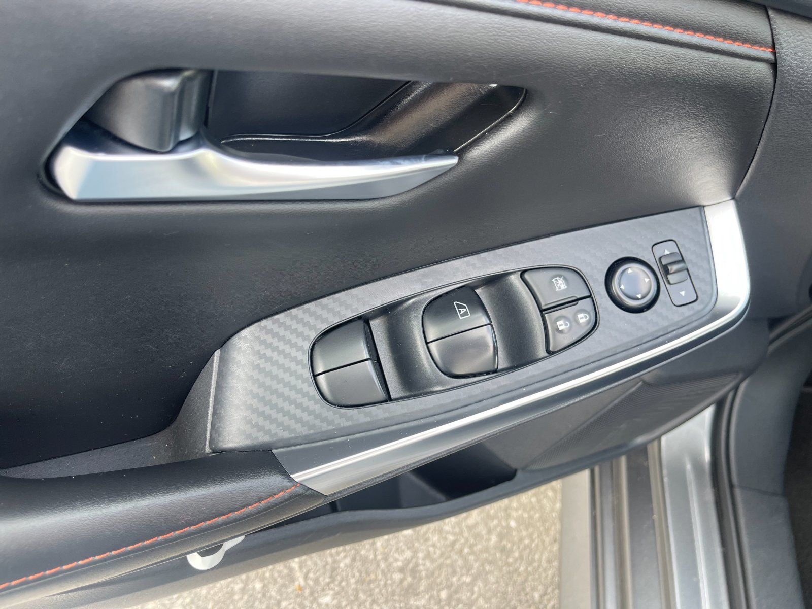 Used 2025 Gray Nissan SR image 12