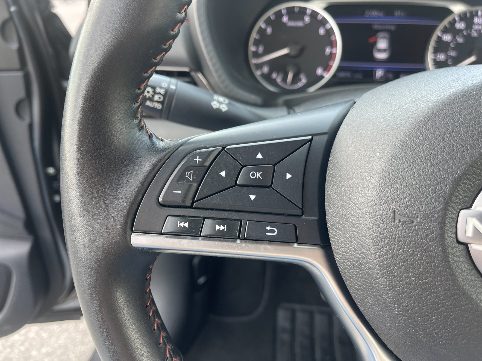 Used 2025 Gray Nissan SR image 25