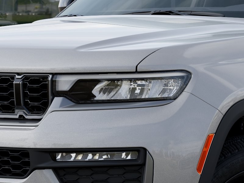 New 2026 Silver Zynith Exterior Paint Jeep Limited image 10