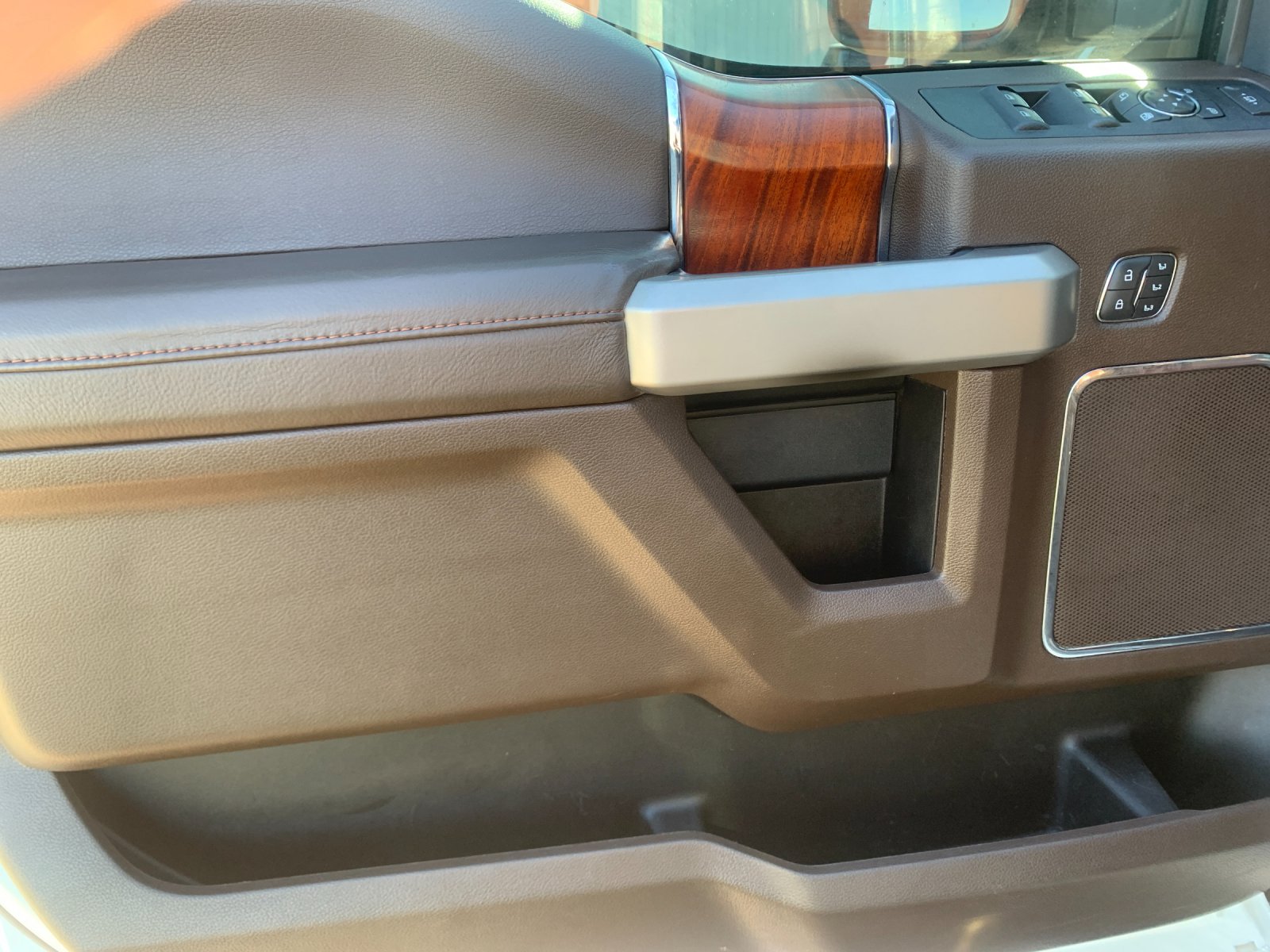 Used 2022 White Metallic Ford King Ranch image 13