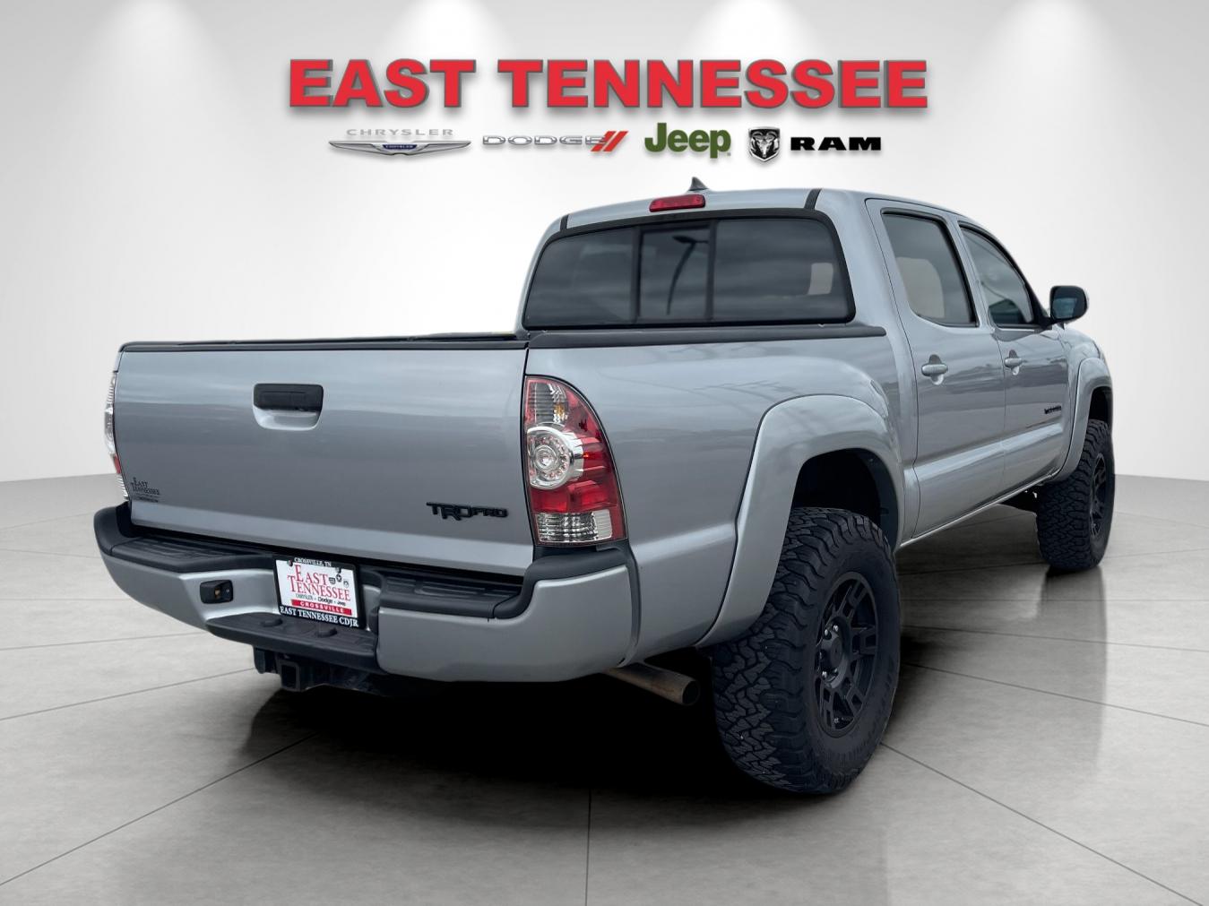 Used 2015 Silver Toyota Base image 3