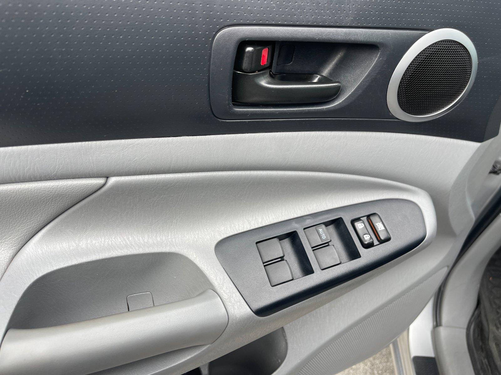Used 2015 Silver Toyota Base image 12