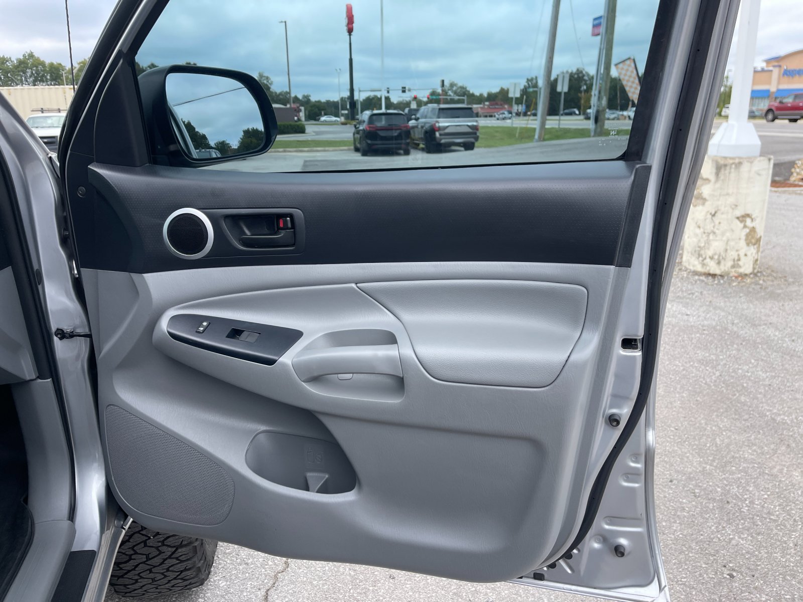 Used 2015 Silver Toyota Base image 19