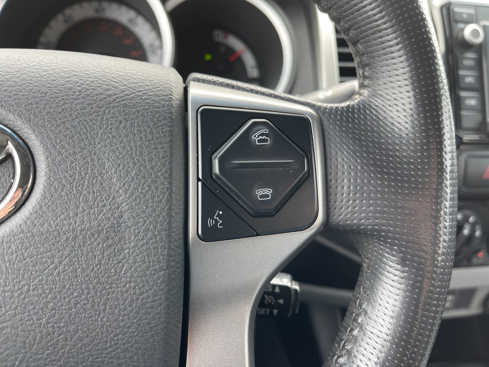 Used 2015 Silver Toyota Base image 26