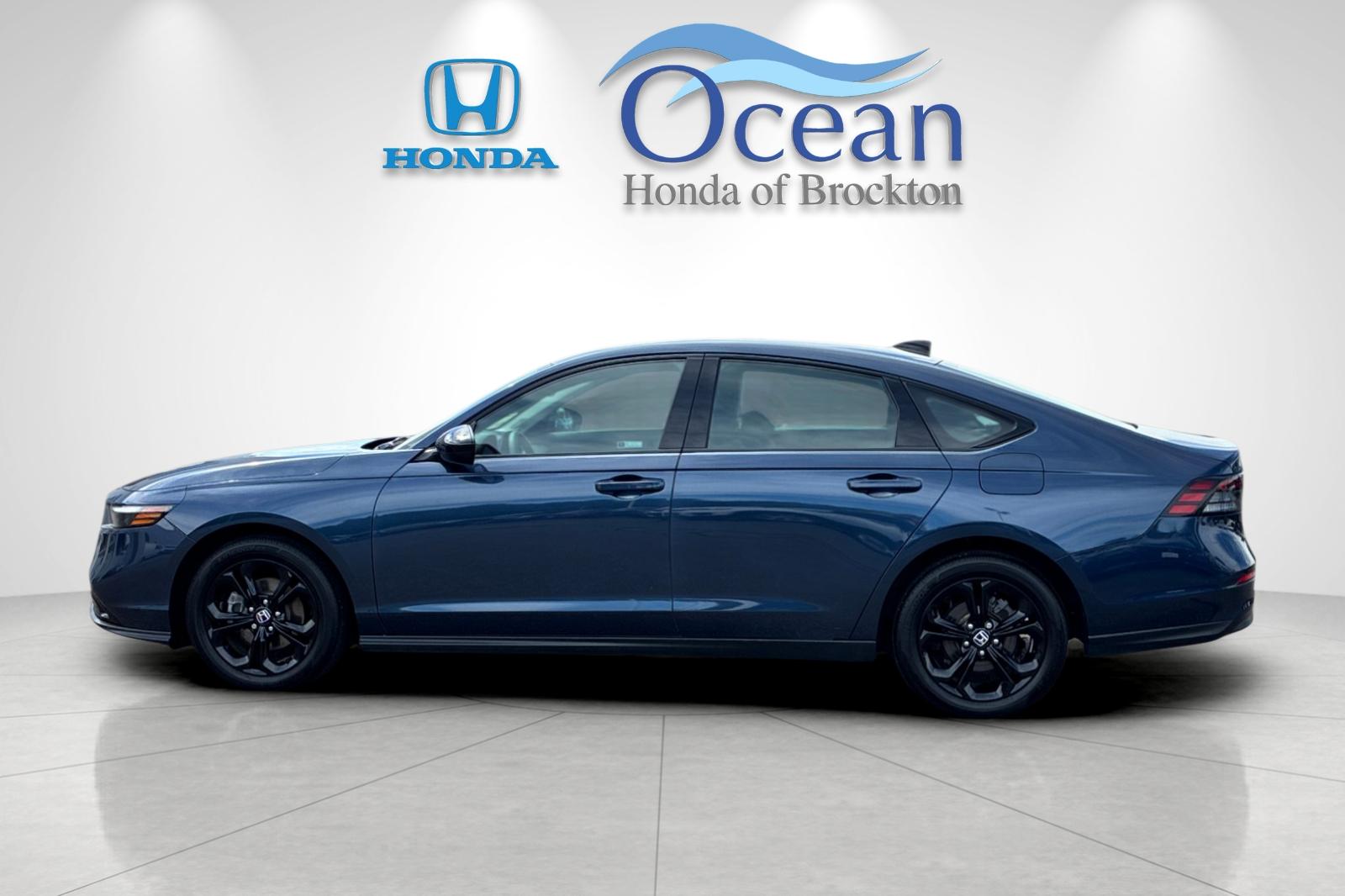 Used 2025 Canyon River Blue Met Honda SE image 6