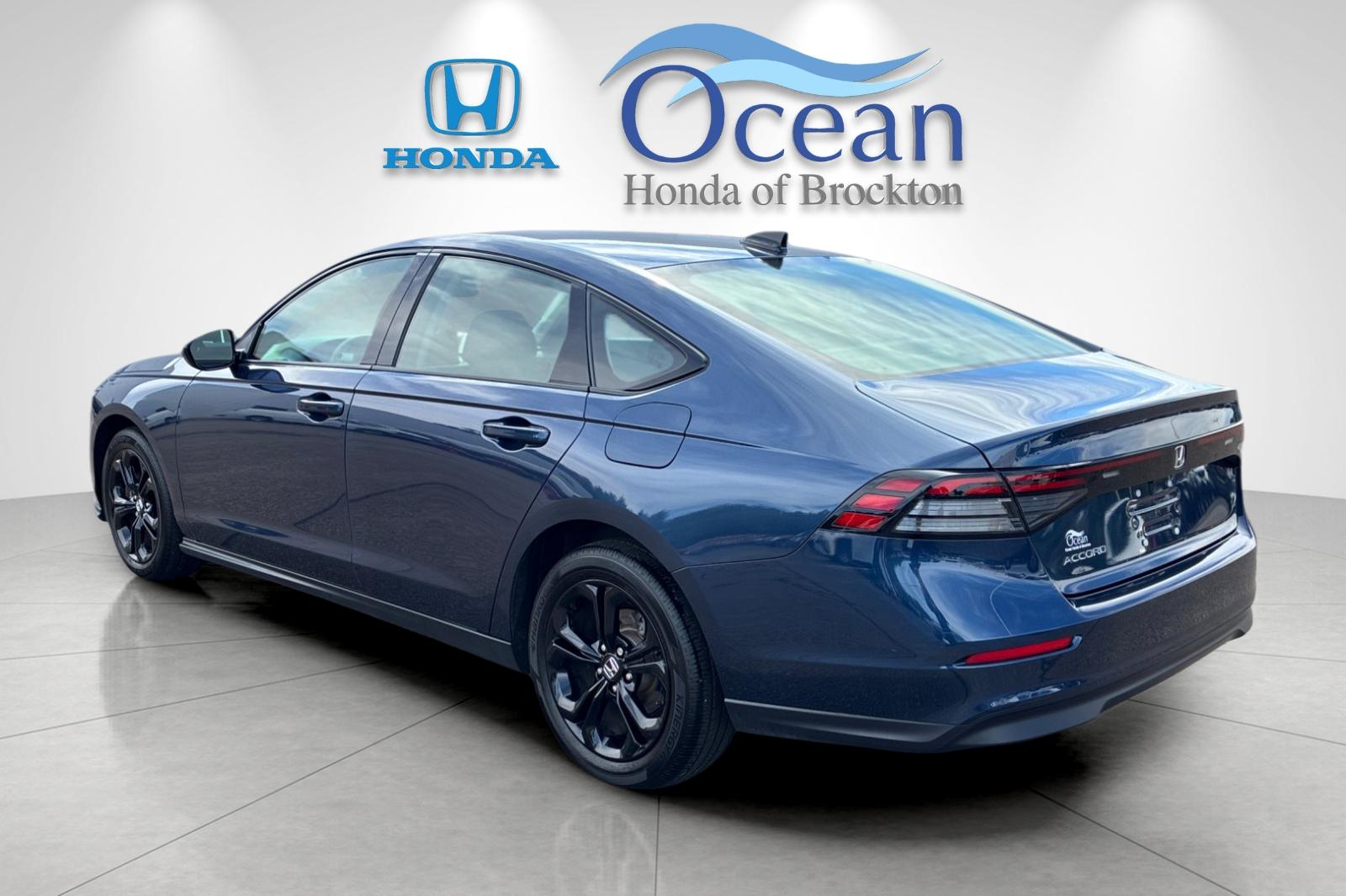 Used 2025 Canyon River Blue Met Honda SE image 5