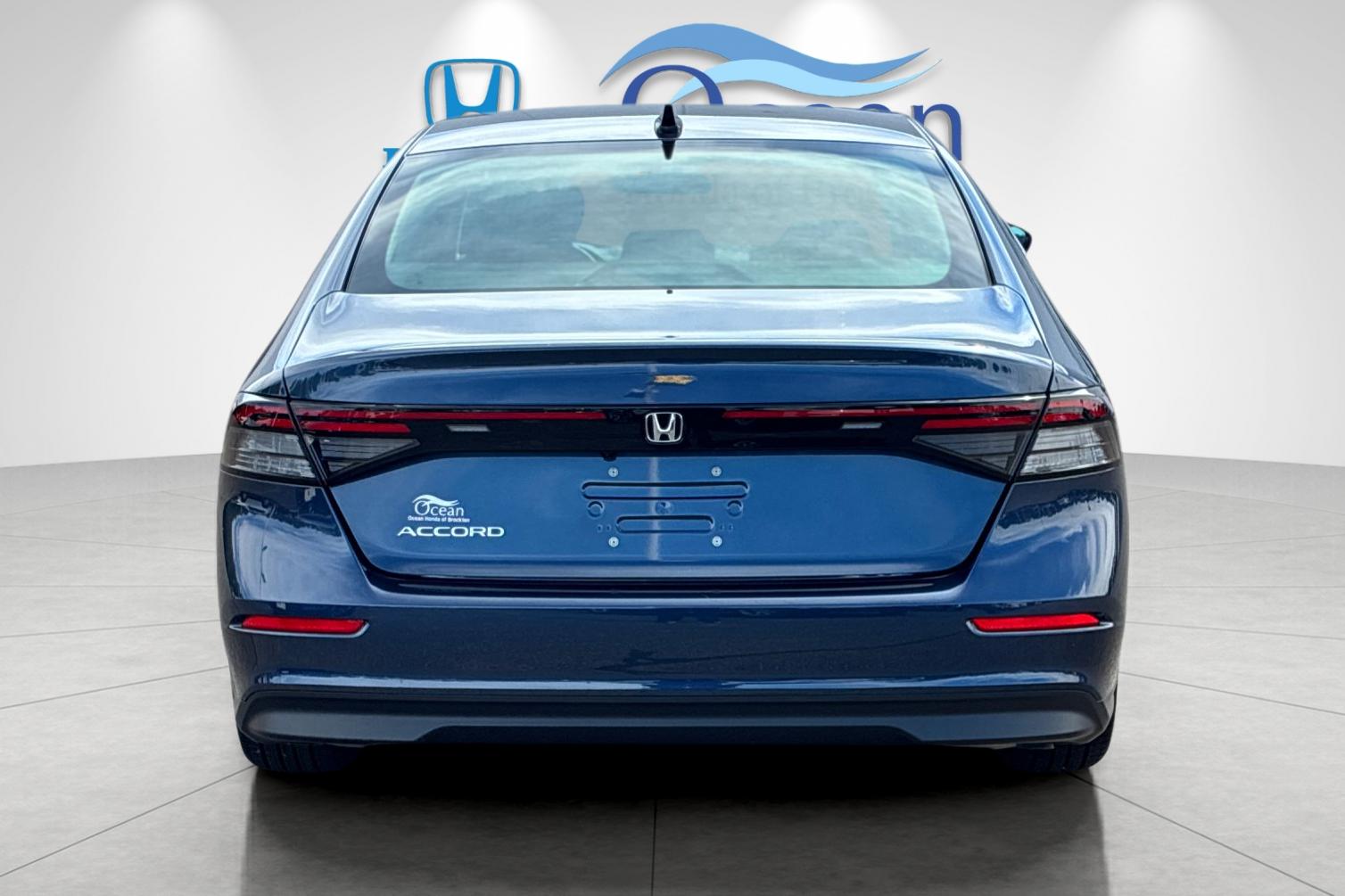 Used 2025 Canyon River Blue Met Honda SE image 4