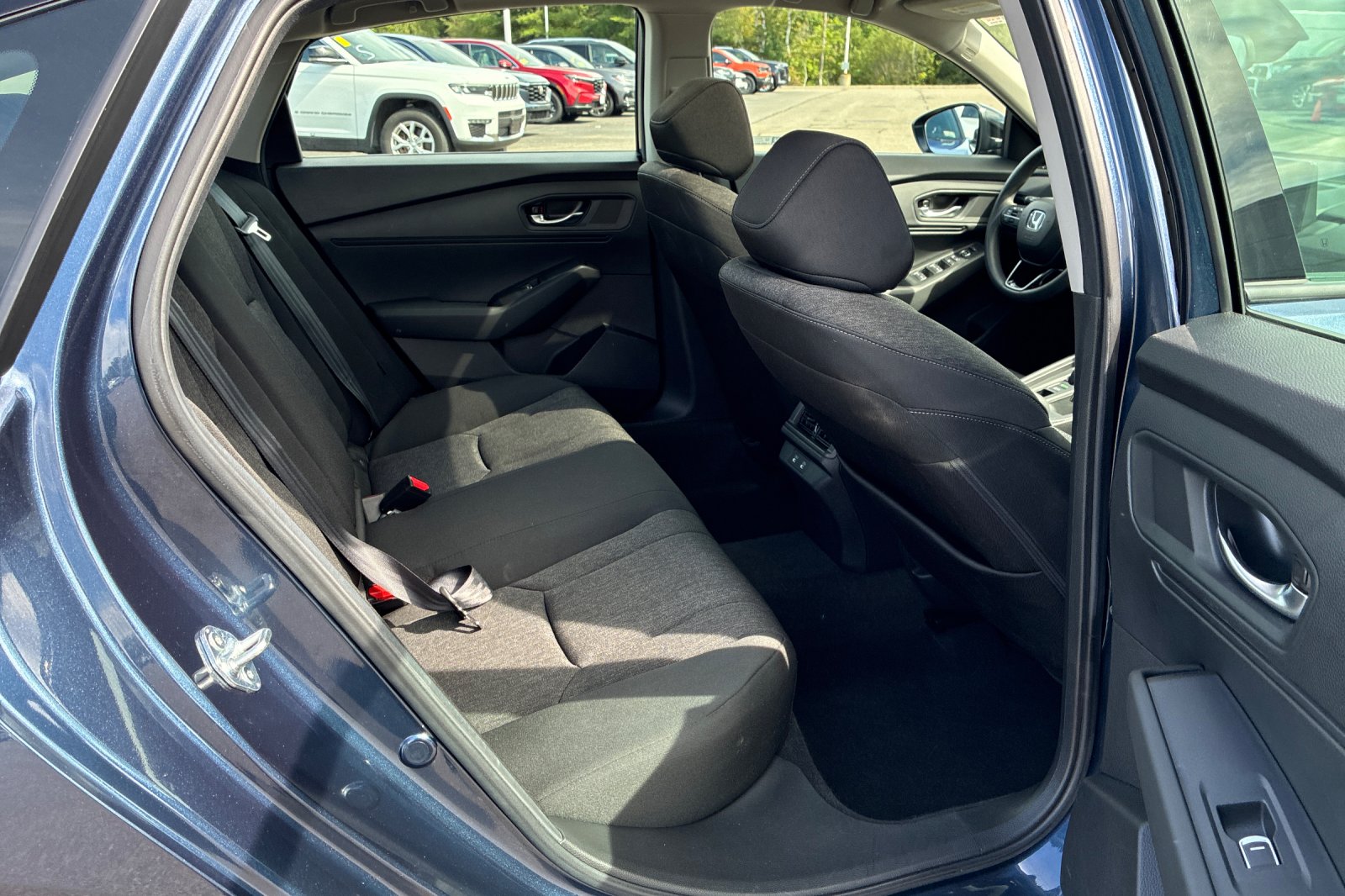 Used 2025 Canyon River Blue Met Honda SE image 18