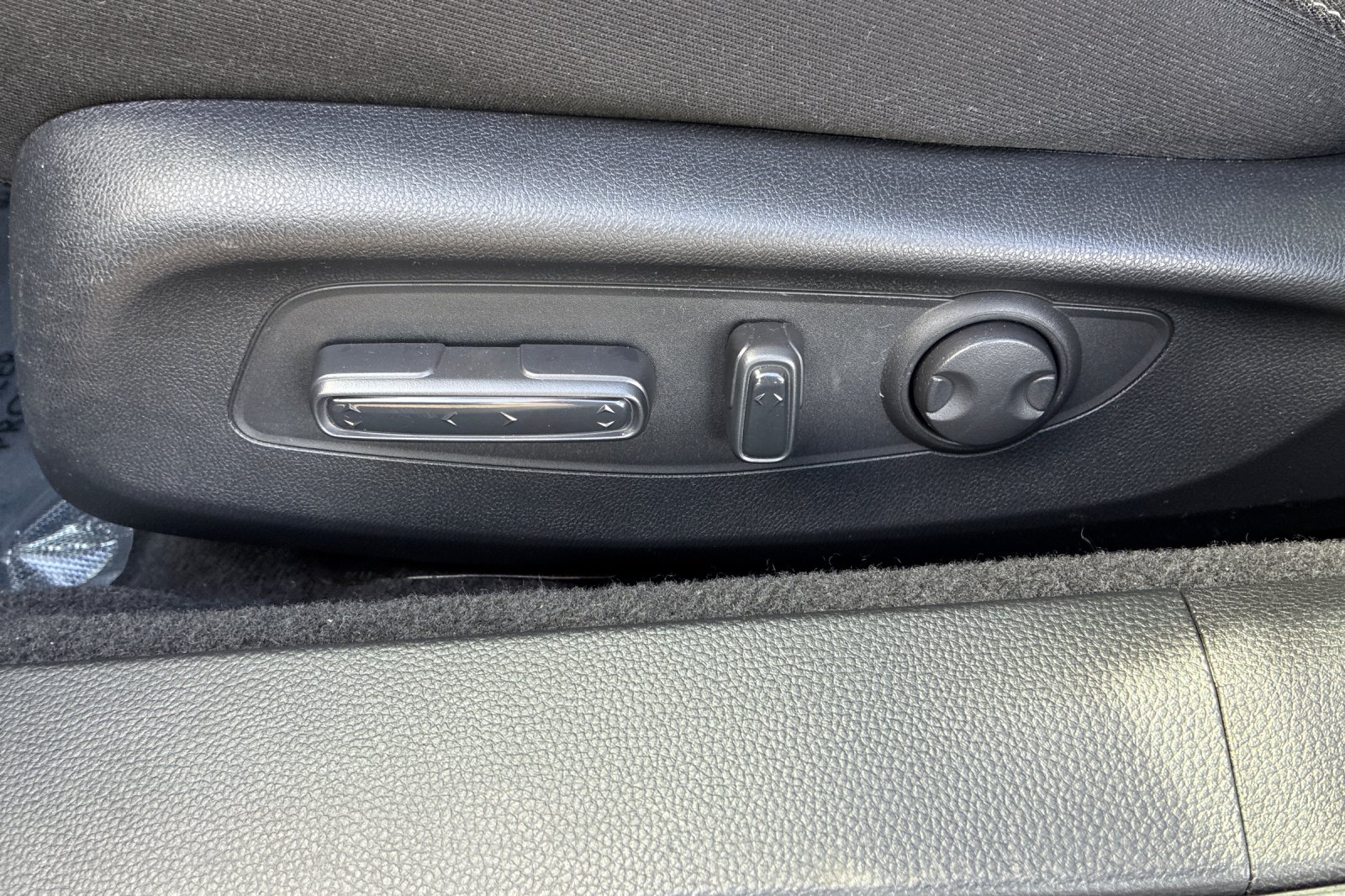 Used 2025 Canyon River Blue Met Honda SE image 9