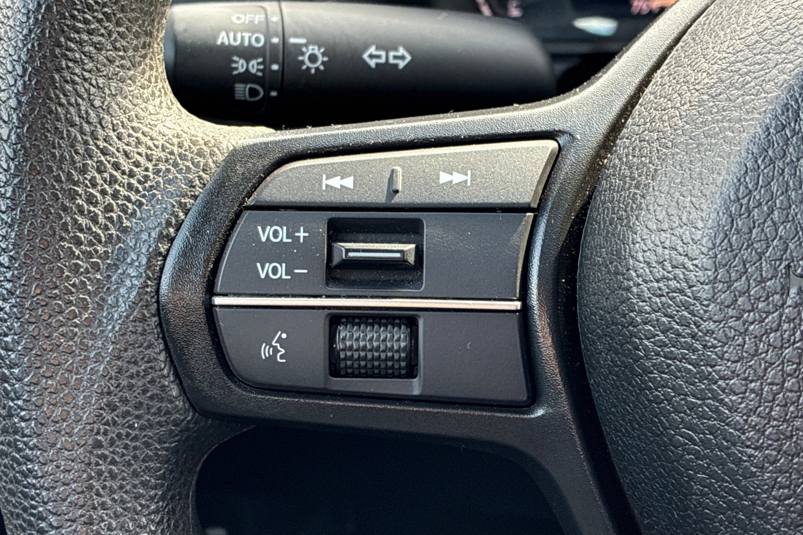 Used 2025 Canyon River Blue Met Honda SE image 31