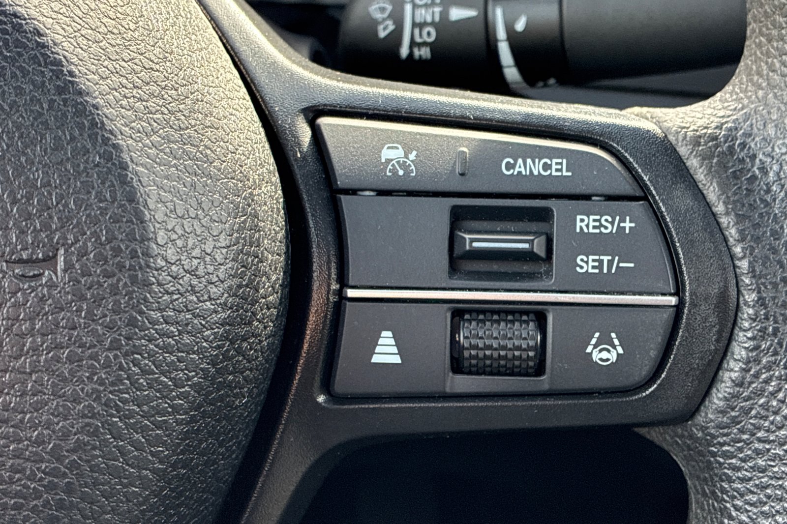 Used 2025 Canyon River Blue Met Honda SE image 32