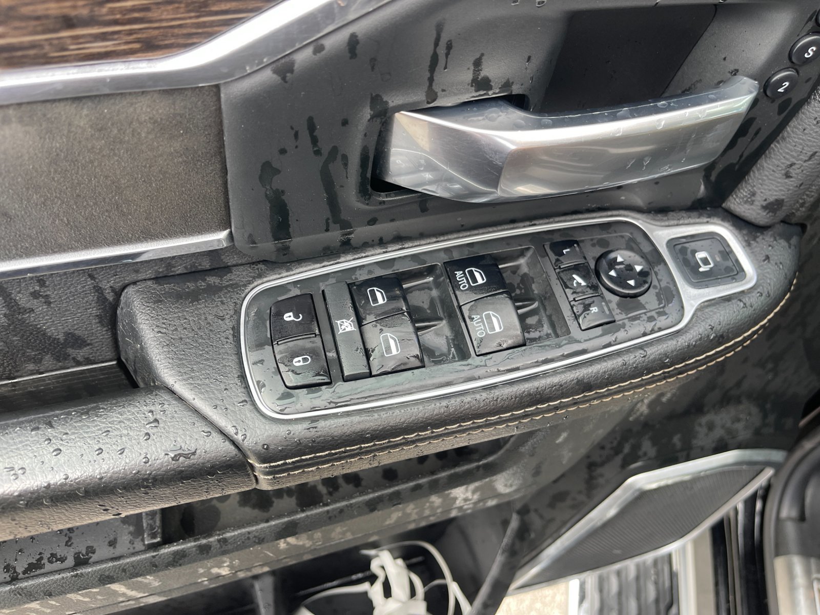 Used 2020 Black Ram Laramie image 12
