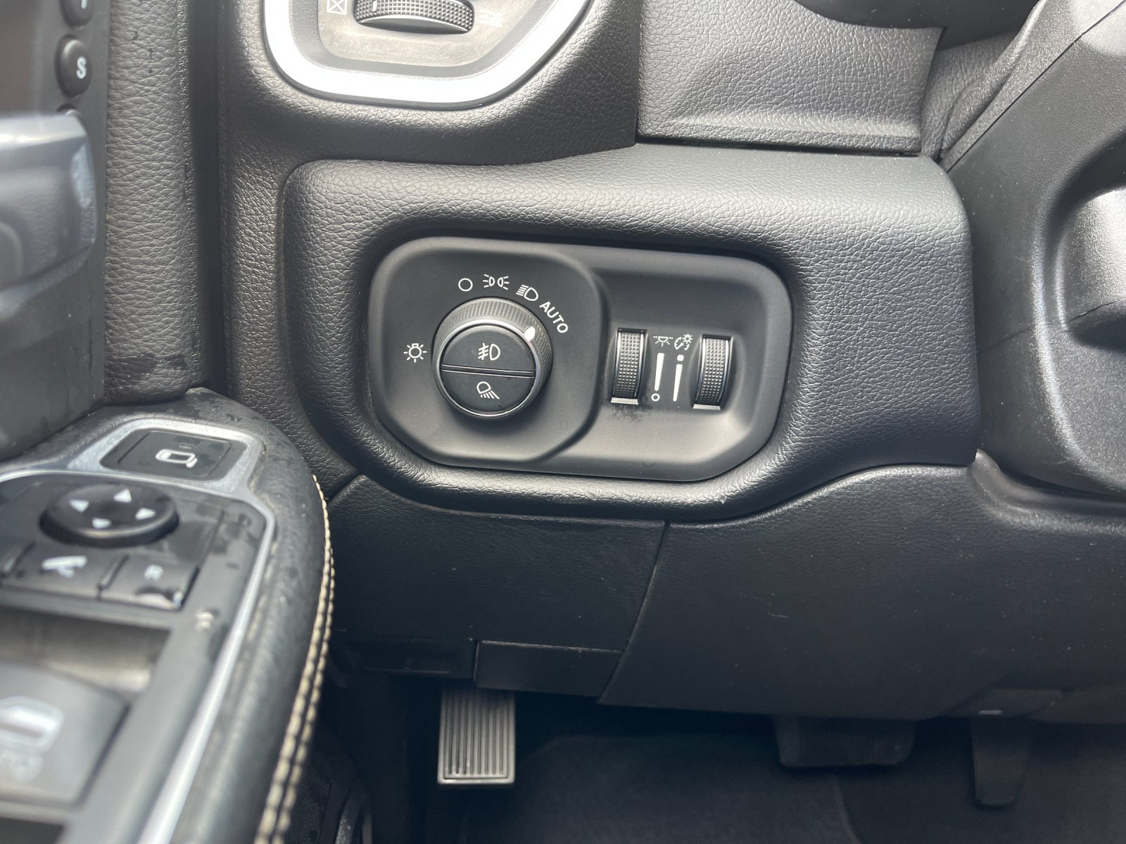 Used 2020 Black Ram Laramie image 31
