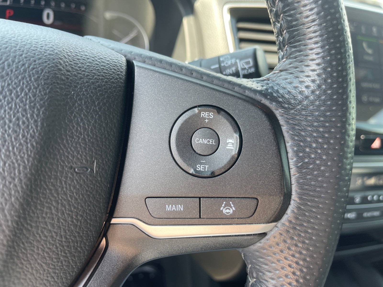 Used 2022 White Honda EX-L image 29