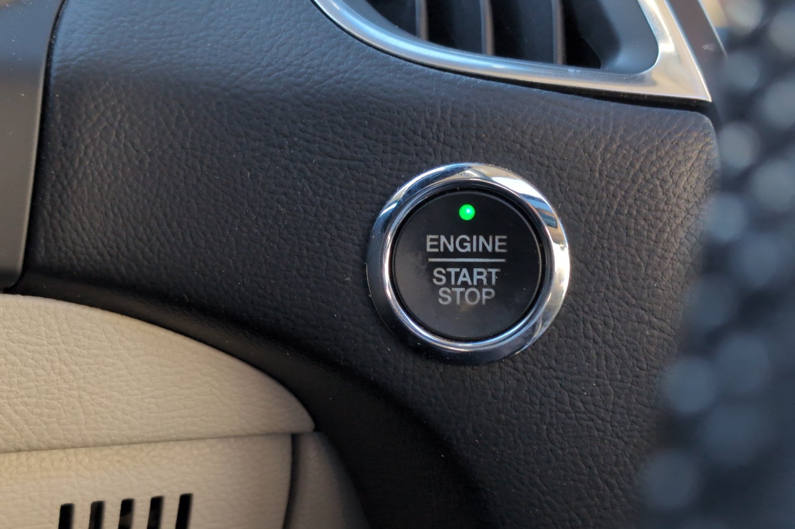 Used 2020 White Ford Titanium image 24