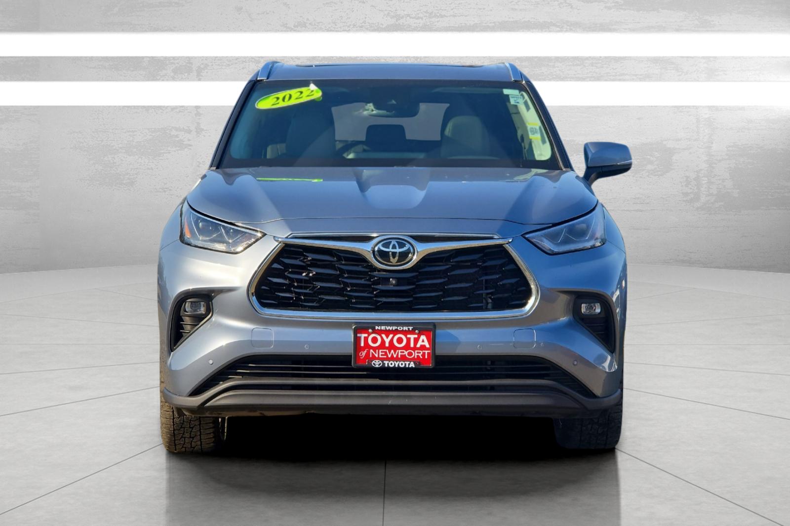 Used 2022  Toyota Limited image 6
