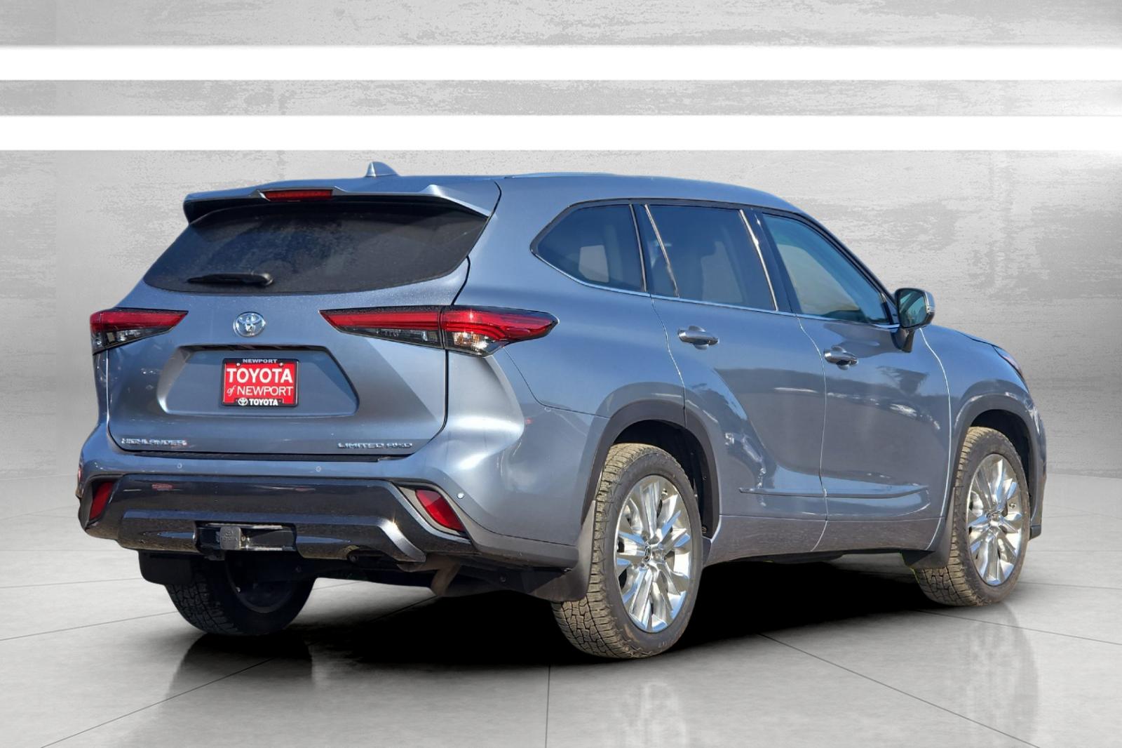 Used 2022  Toyota Limited image 4