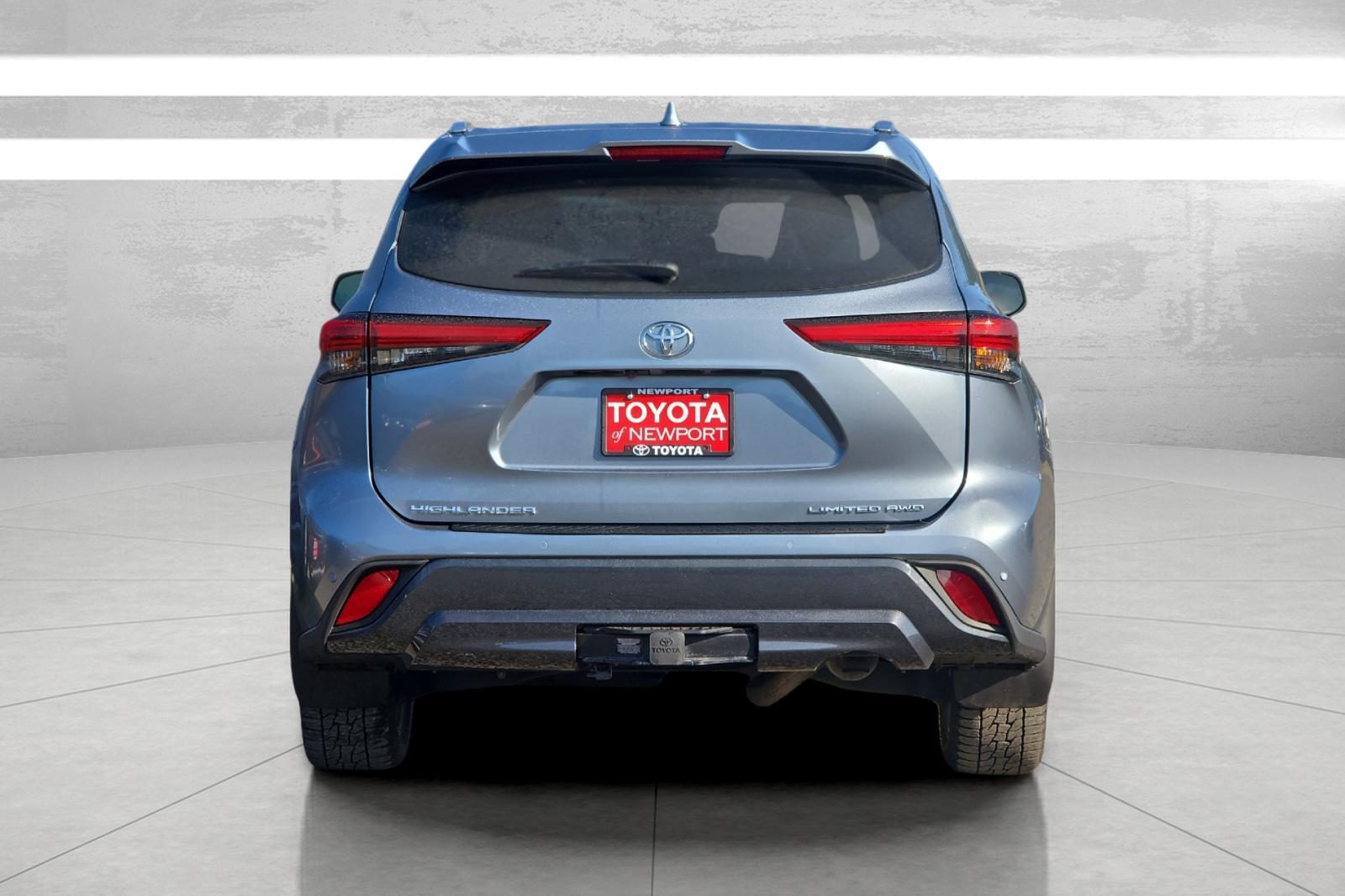 Used 2022  Toyota Limited image 5