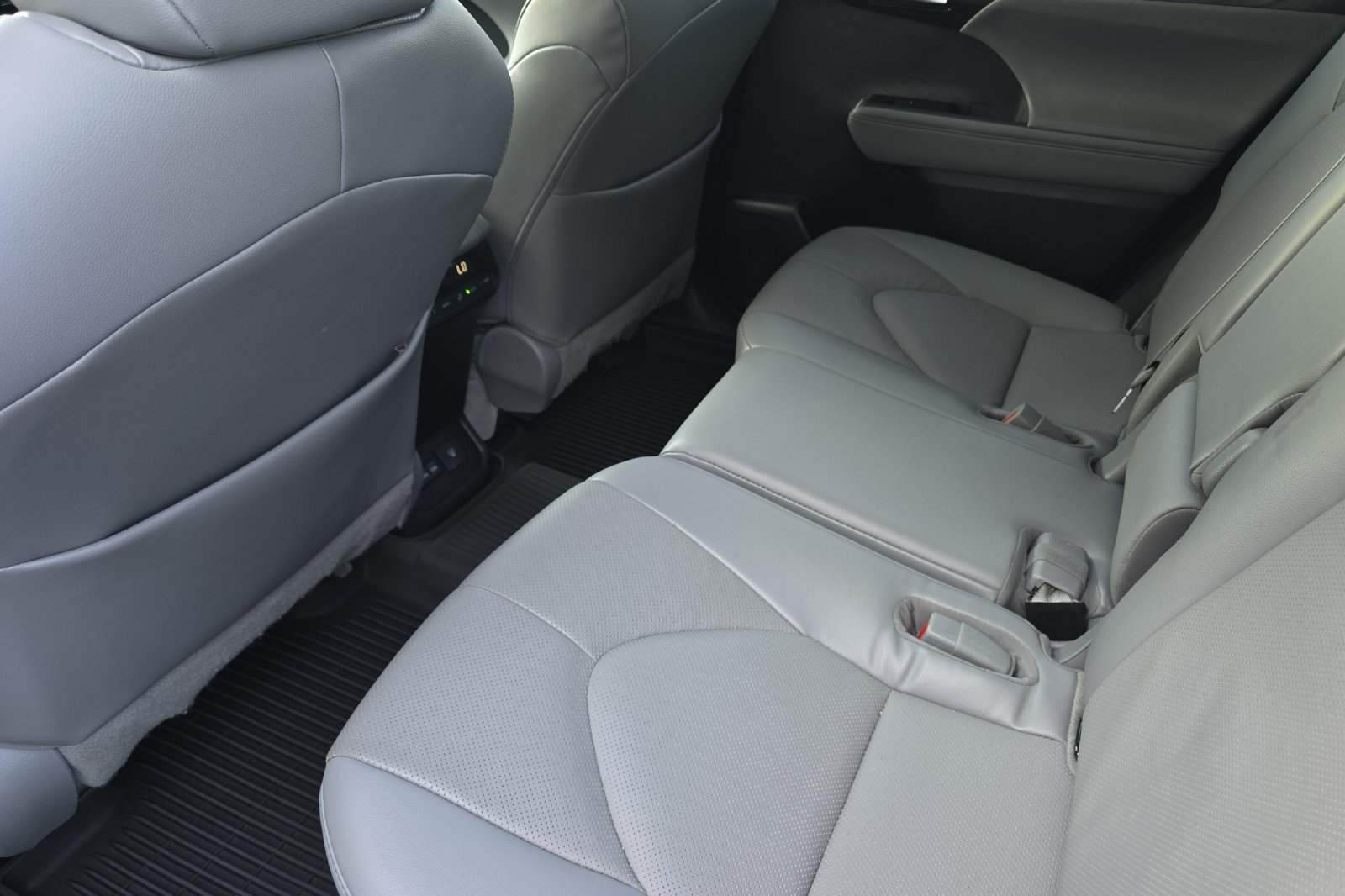 Used 2022  Toyota Limited image 9