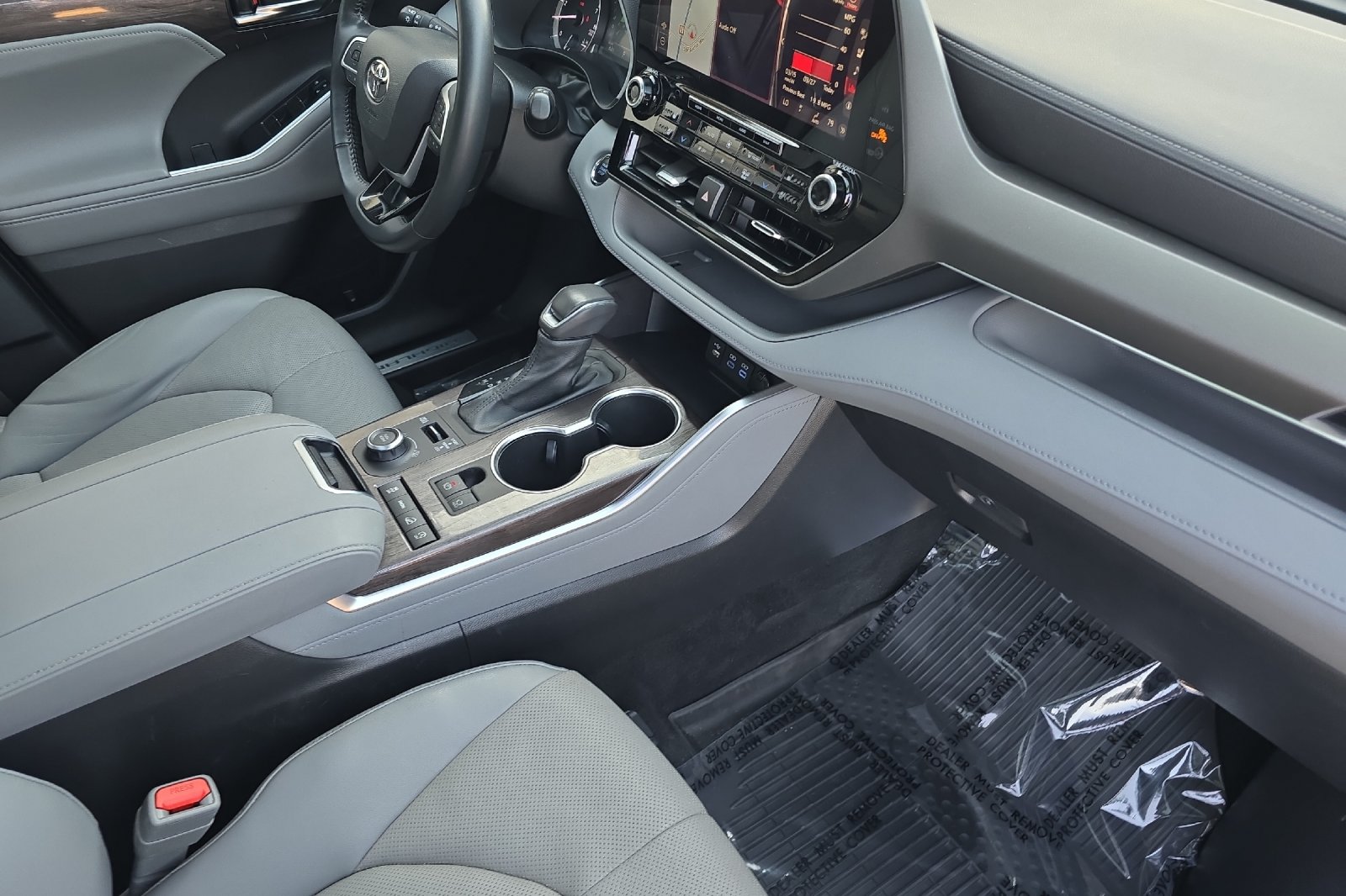 Used 2022  Toyota Limited image 14