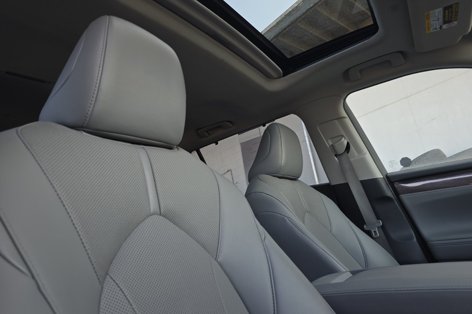Used 2022  Toyota Limited image 15