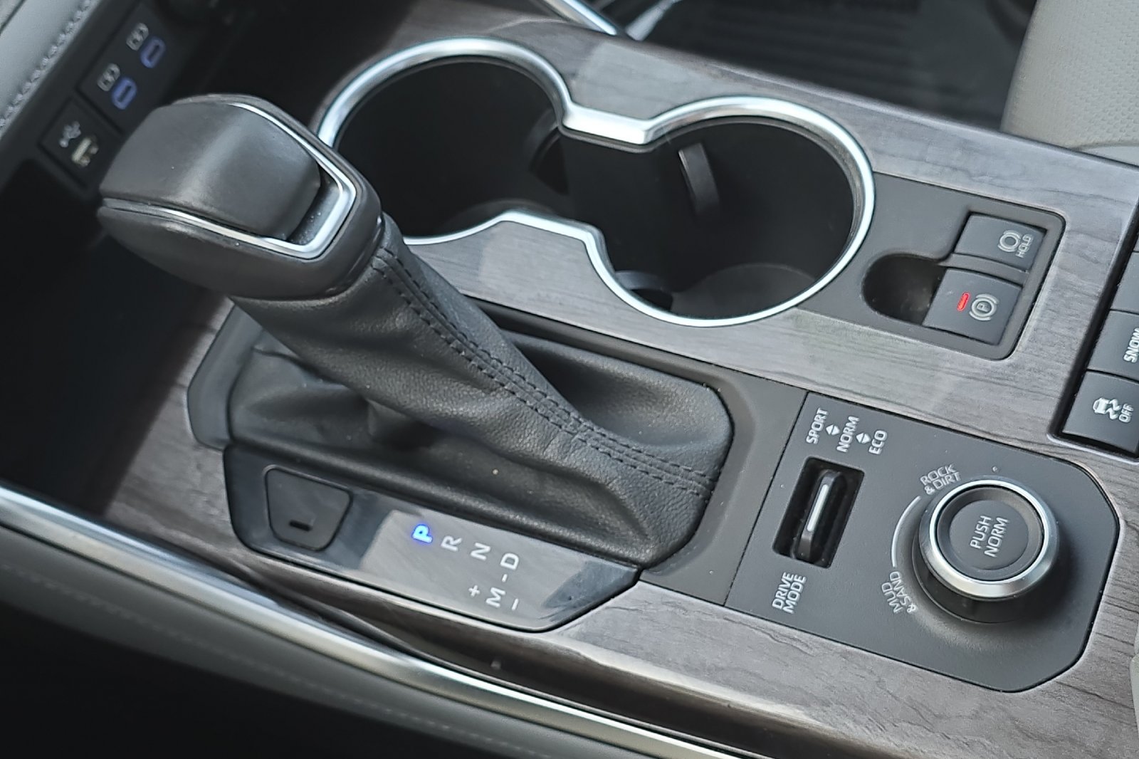 Used 2022  Toyota Limited image 20