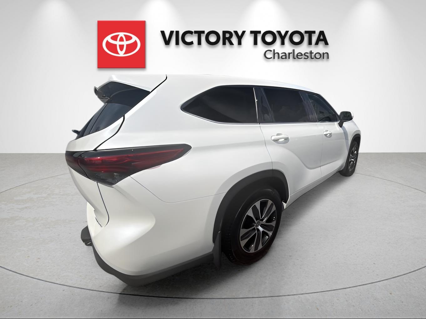 Used 2021 White Toyota XLE image 7