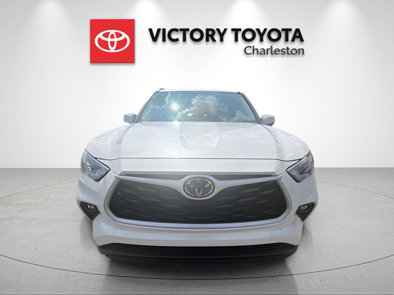 Used 2021 White Toyota XLE image 8