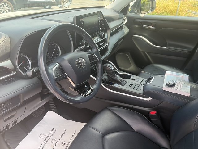 Used 2021 White Toyota XLE image 11