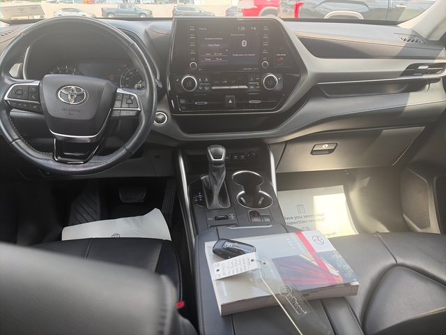 Used 2021 White Toyota XLE image 16