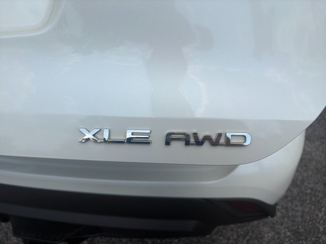 Used 2021 White Toyota XLE image 20