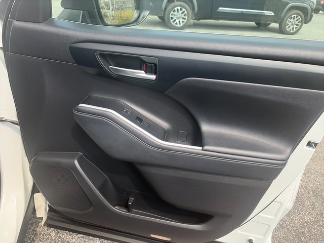 Used 2021 White Toyota XLE image 22