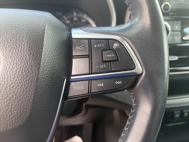 Used 2021 White Toyota XLE image 30