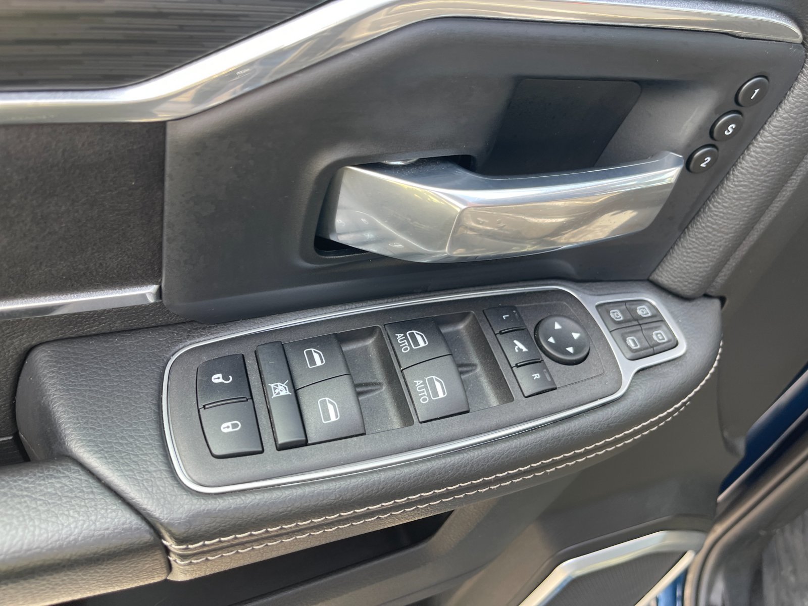 Used 2023 Blue Ram Laramie image 12