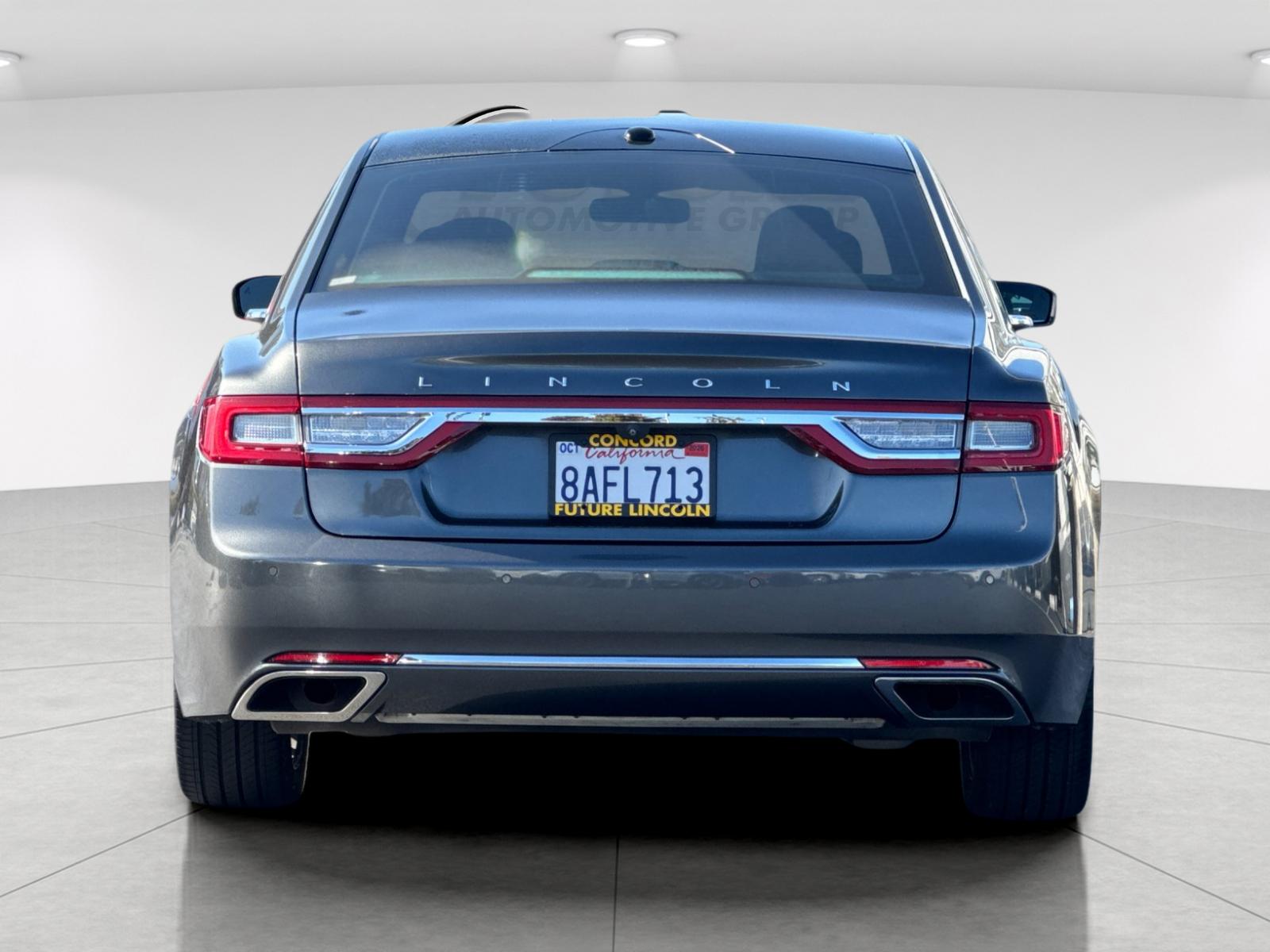 Used 2017 Gray Lincoln Select image 4