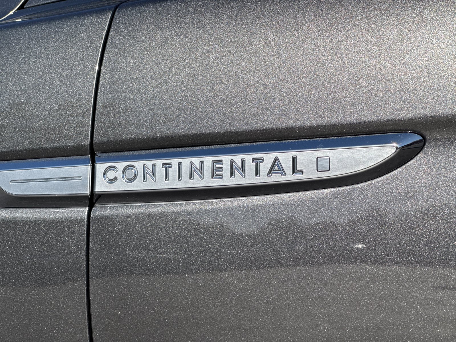 Used 2017 Gray Lincoln Select image 25