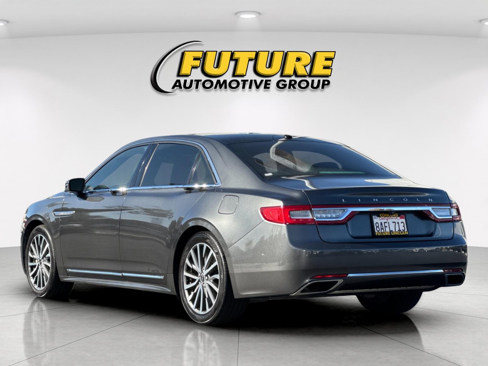 Used 2017 Gray Lincoln Select image 5