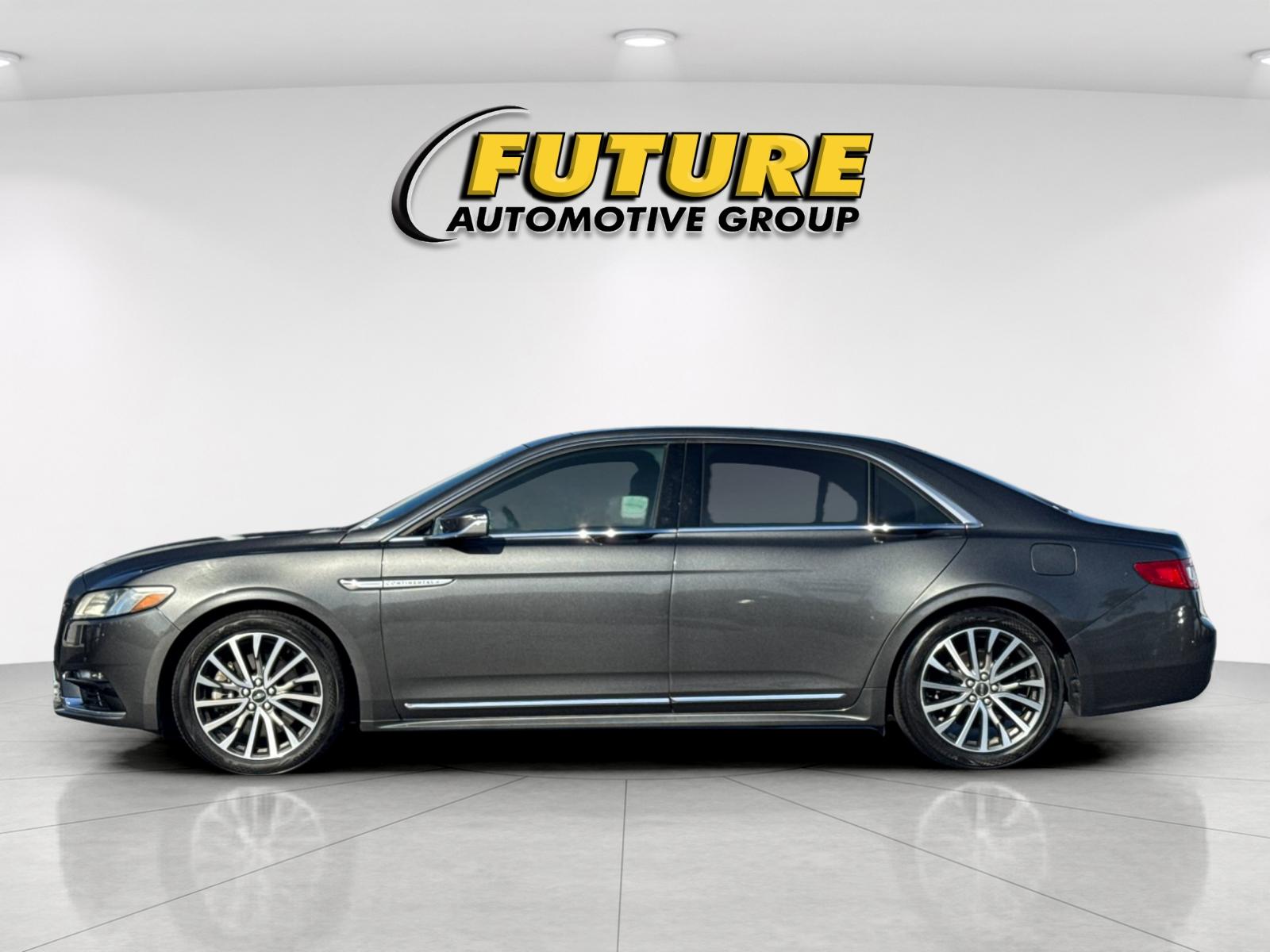 Used 2017 Gray Lincoln Select image 6