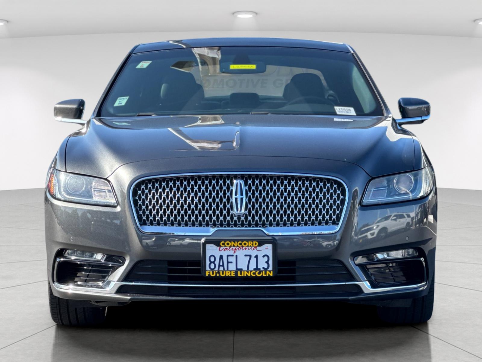 Used 2017 Gray Lincoln Select image 8