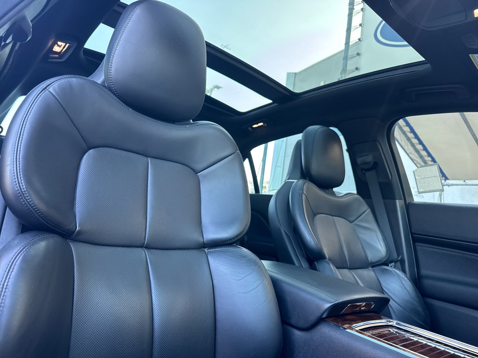Used 2017 Gray Lincoln Select image 15