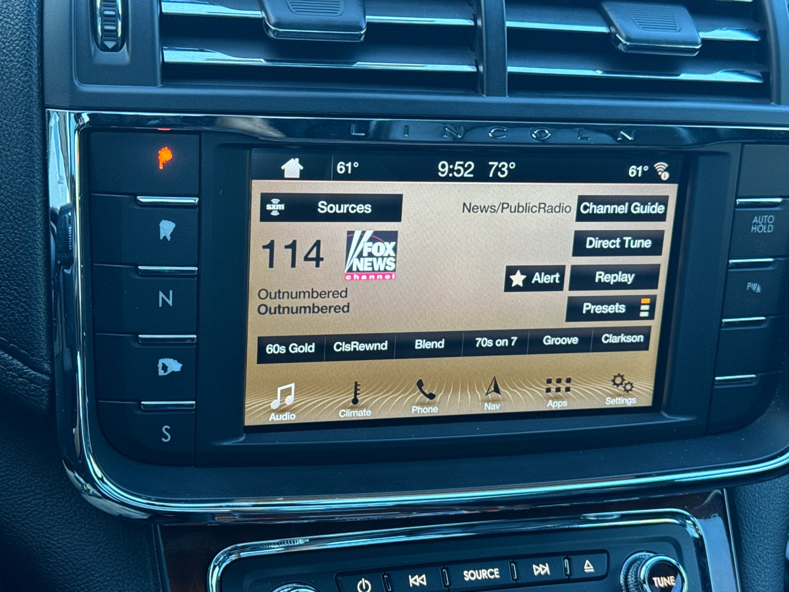 Used 2017 Gray Lincoln Select image 16