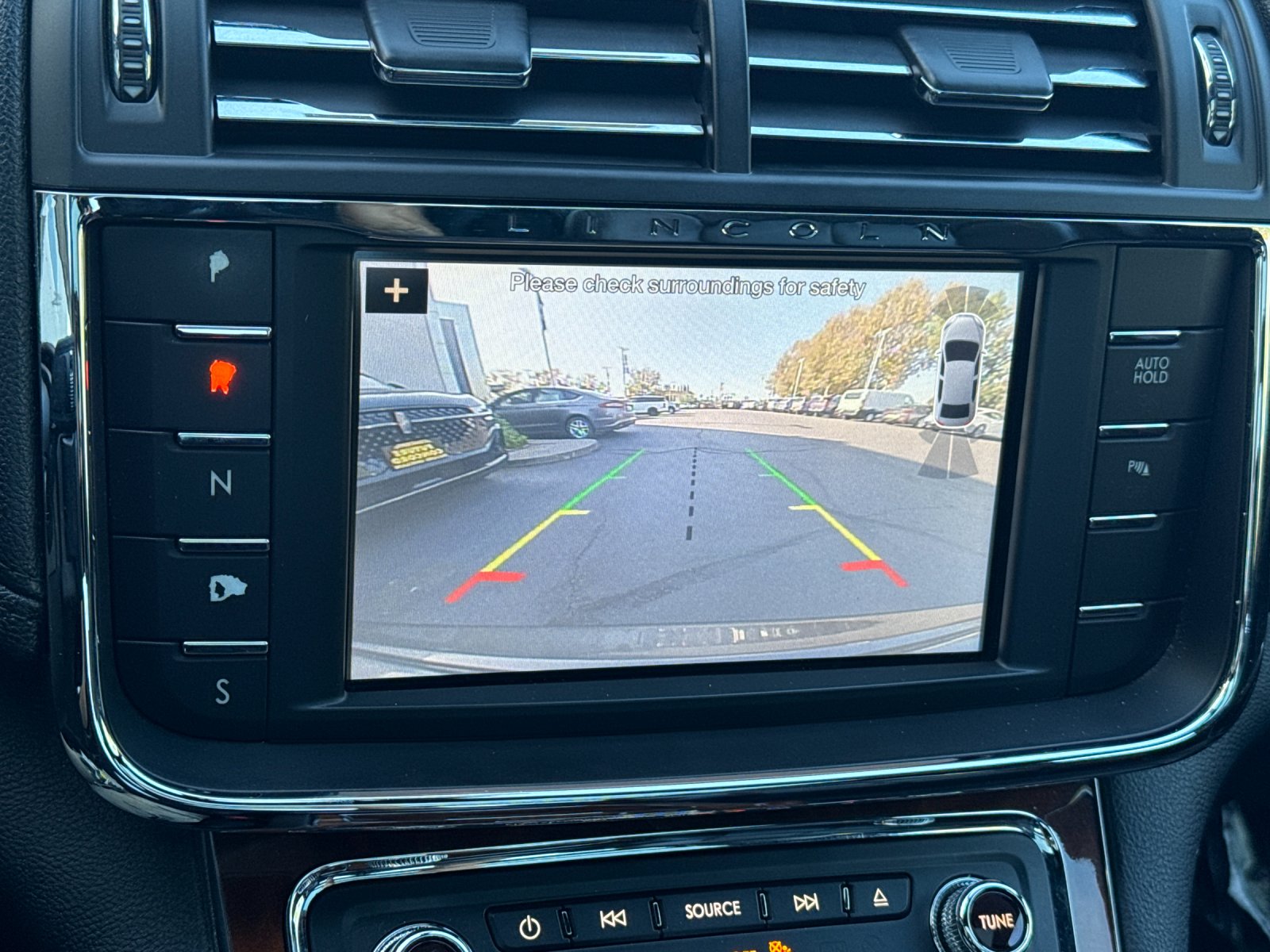 Used 2017 Gray Lincoln Select image 18