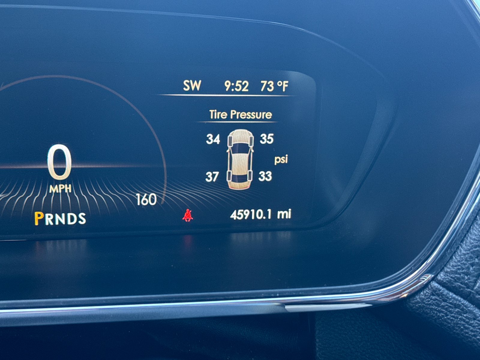 Used 2017 Gray Lincoln Select image 26