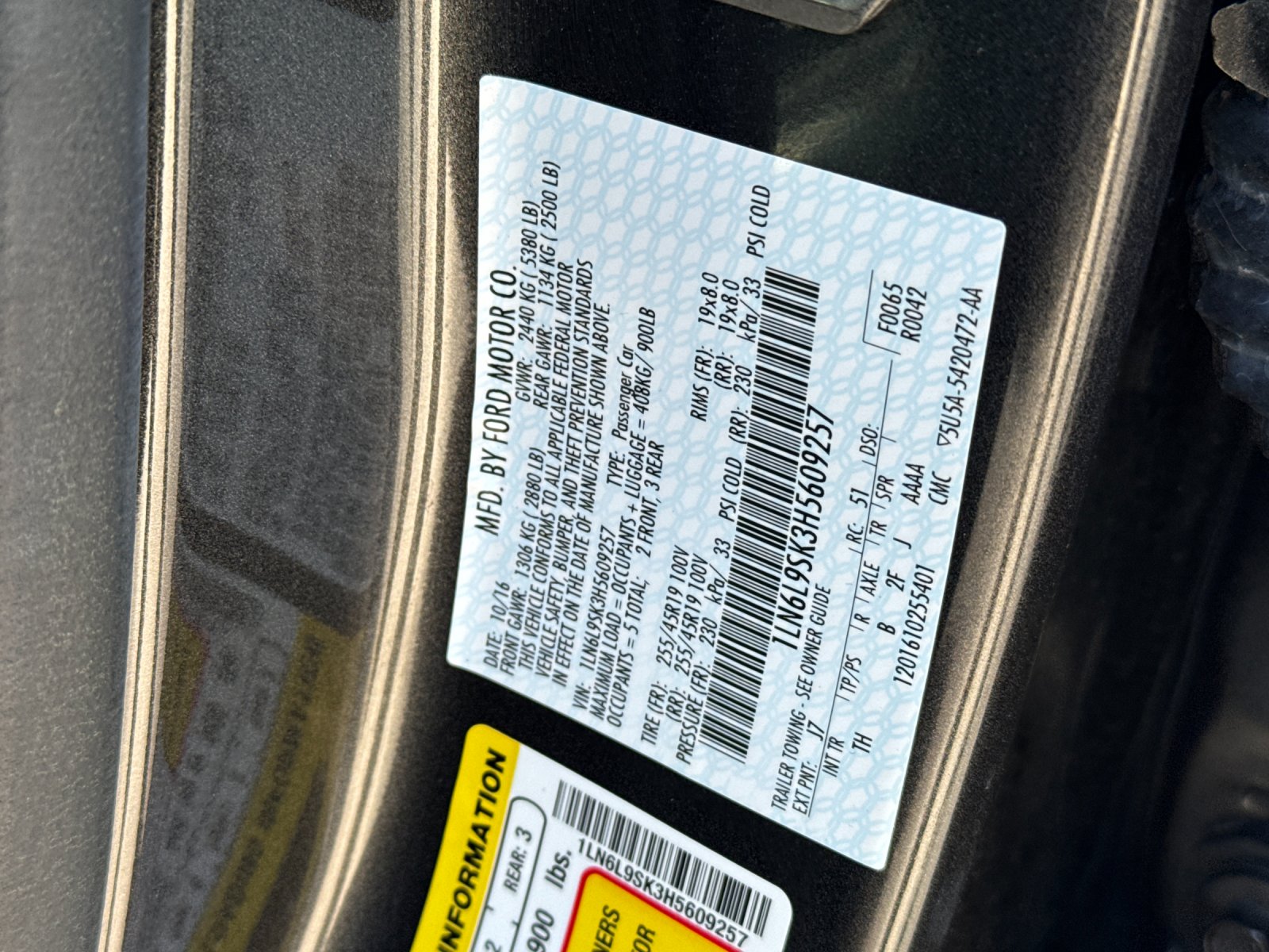 Used 2017 Gray Lincoln Select image 27