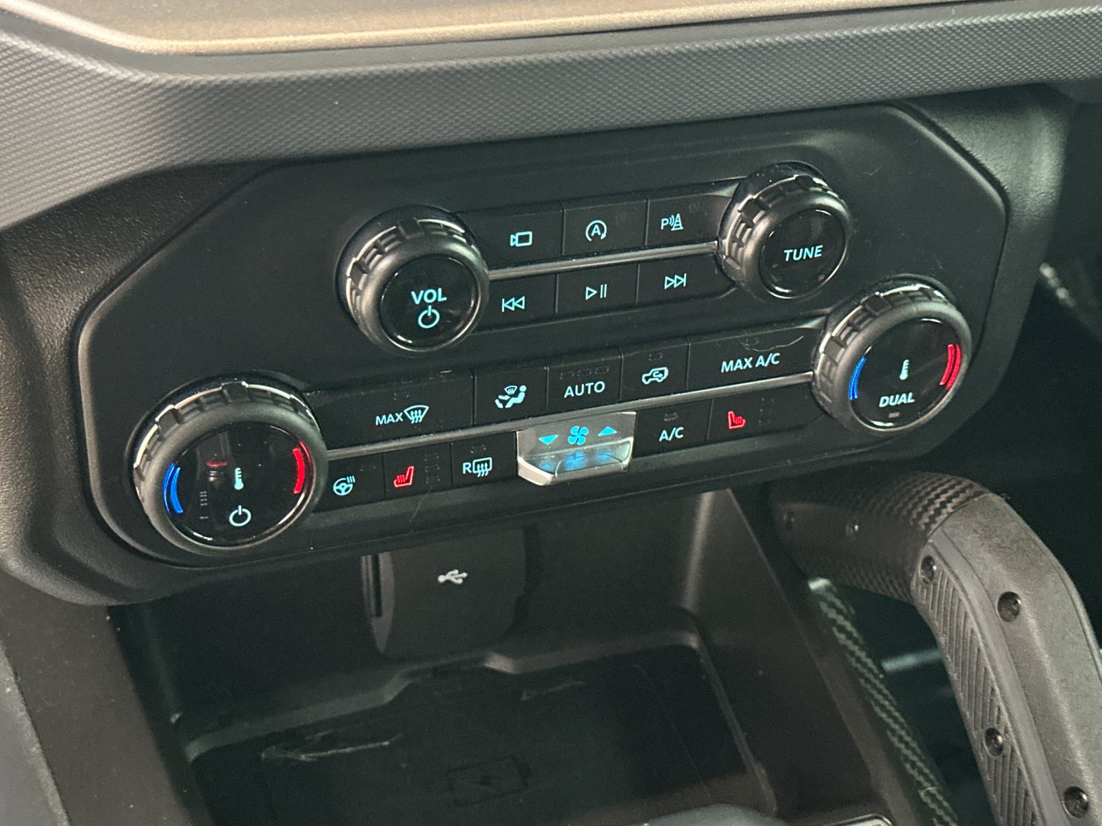 Used 2022 Orange Ford Raptor image 20