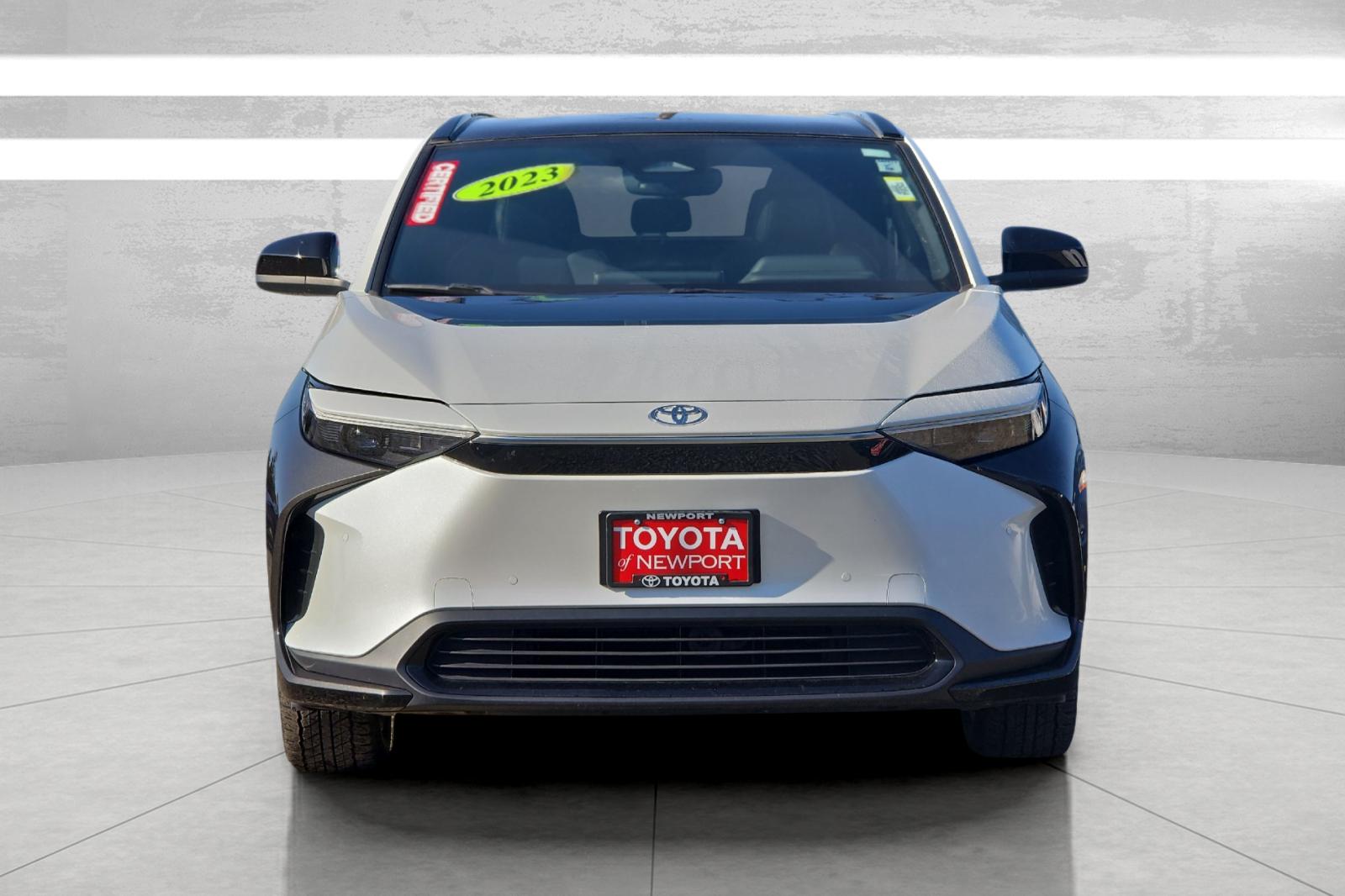 Used 2023 Beige Toyota XLE image 6