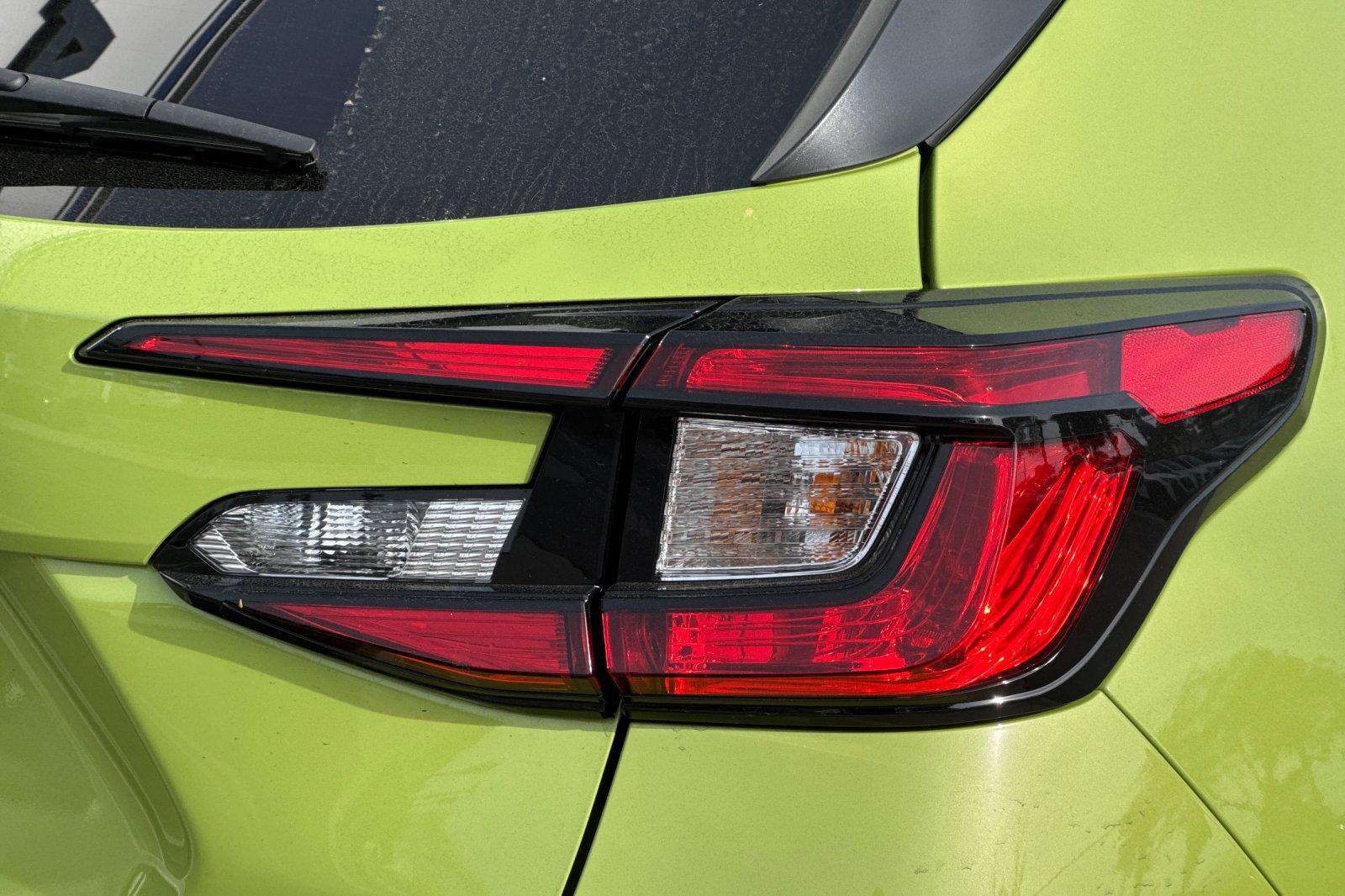 New 2026 CITRON YELLOW PEARL Subaru Limited Hybrid image 35