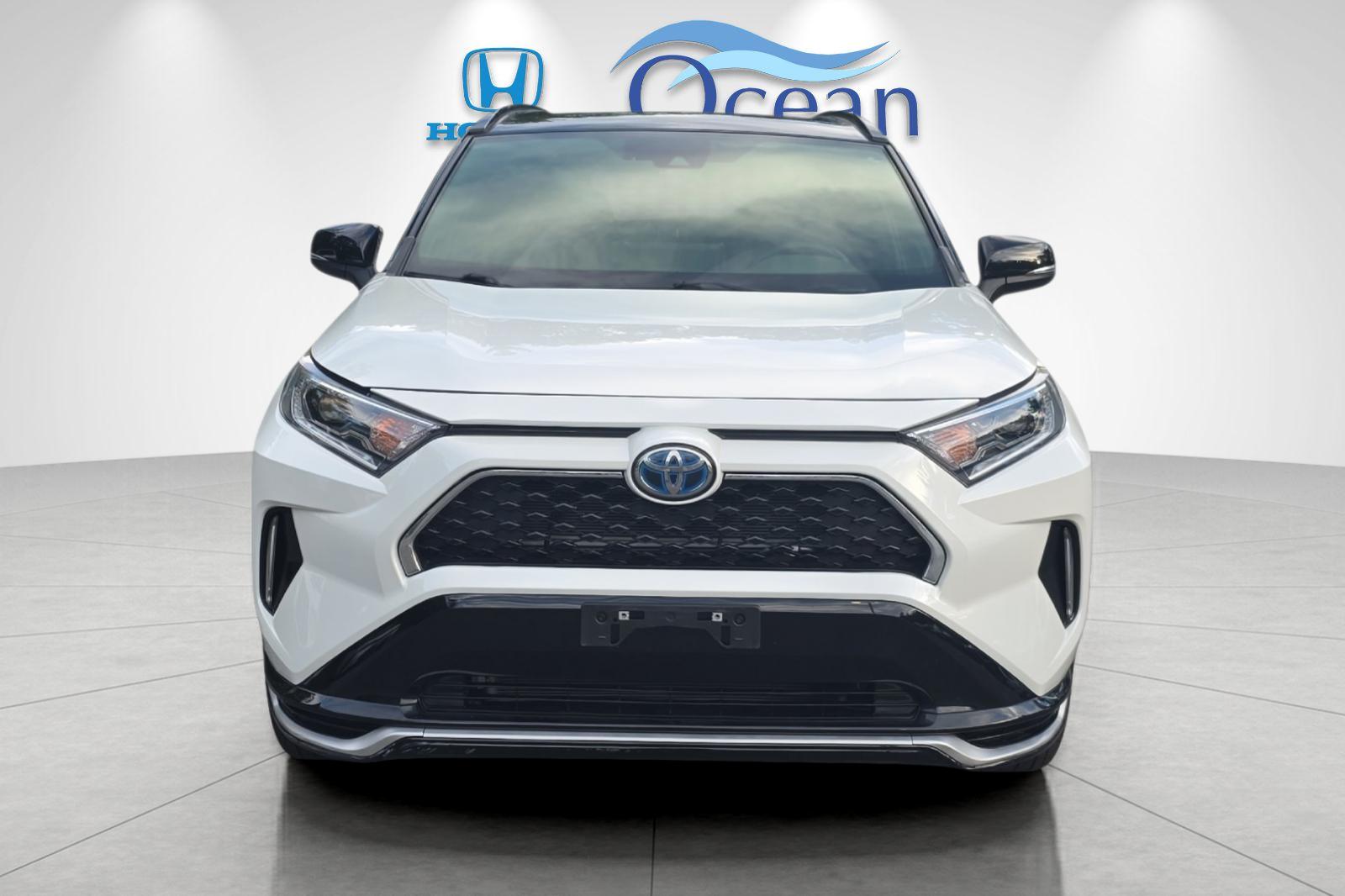 Used 2021 Blizzard Pearl w/Midnight Black Roof Toyota XSE image 8