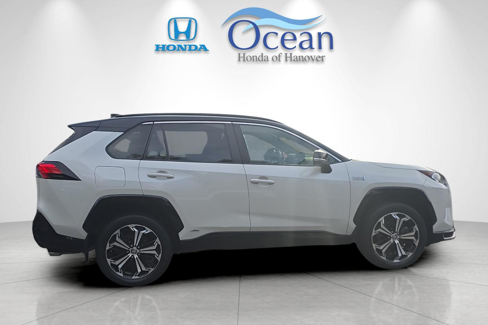 Used 2021 Blizzard Pearl w/Midnight Black Roof Toyota XSE image 2